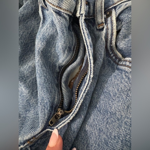 Reformation Shasta destroyed jeans cropped 25” mid wash size 26 - Picture 4 of 11